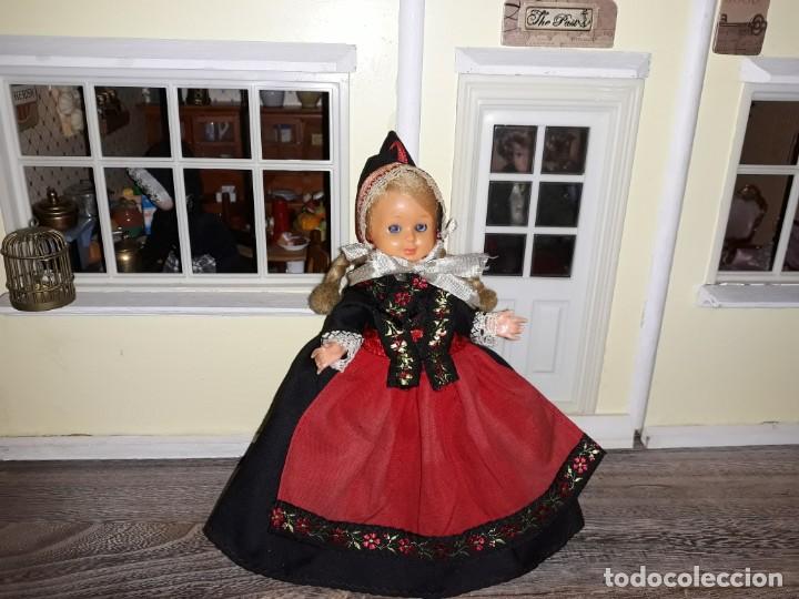 Mu&ntilde;ecas celuloide: Preciosa Mu&ntilde;eca Pelo Mohair, ojos durmientes. - Foto 1
