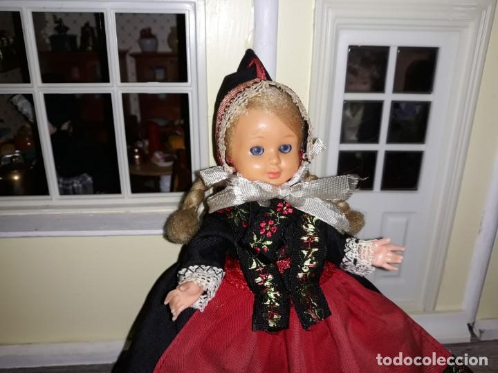 Mu&ntilde;ecas celuloide: Preciosa Mu&ntilde;eca Pelo Mohair, ojos durmientes. - Foto 2
