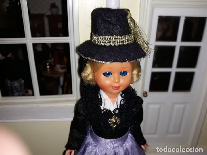 Mu&ntilde;ecas celuloide: Preciosa Mu&ntilde;eca Pelo Mohair, ojos durmientes. - Foto 1