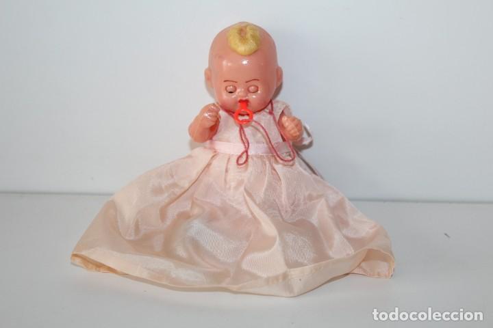 Mu&ntilde;ecas celuloide: ANTIGUO BEBE DE CELULOIDE CON CHUPETE  - A&Ntilde;OS 60 - Foto 1