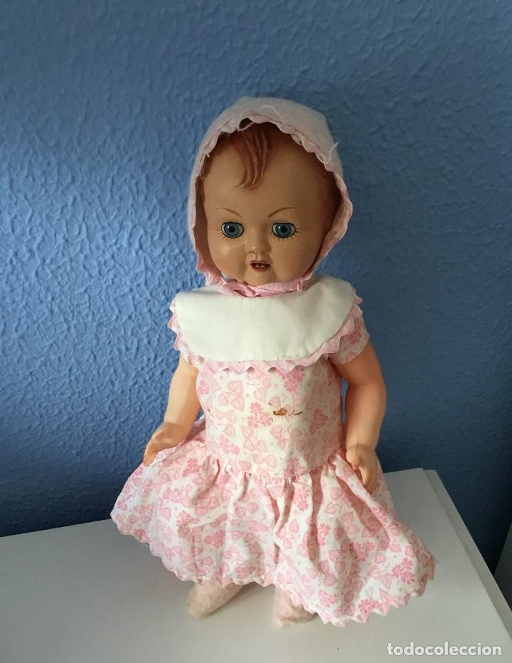 Mu&ntilde;ecas celuloide: Mu&ntilde;eca cabeza de celuloide y cuerpo de pl&aacute;stico. A&ntilde;os 50-60 - Foto 1