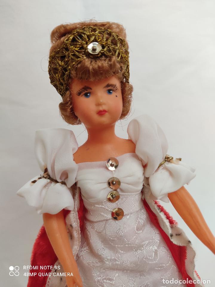 Mu&ntilde;ecas celuloide: Antigua mu&ntilde;eca regional Francesa - Foto 1