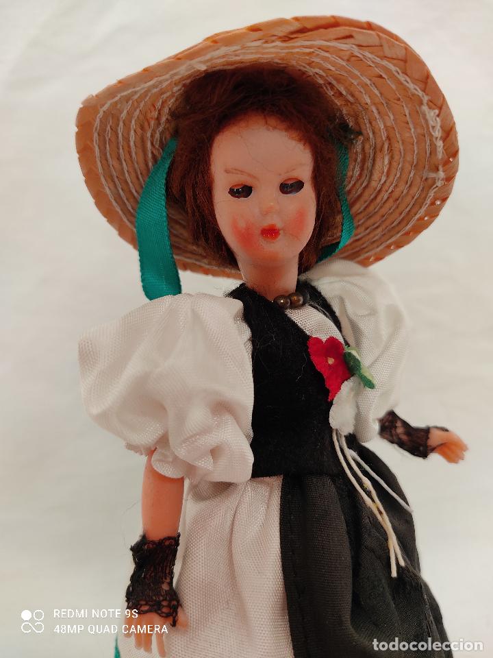 Mu&ntilde;ecas celuloide: Preciosa mu&ntilde;eca vintage de pl&aacute;stico duro con ojos durmientes - Foto 4