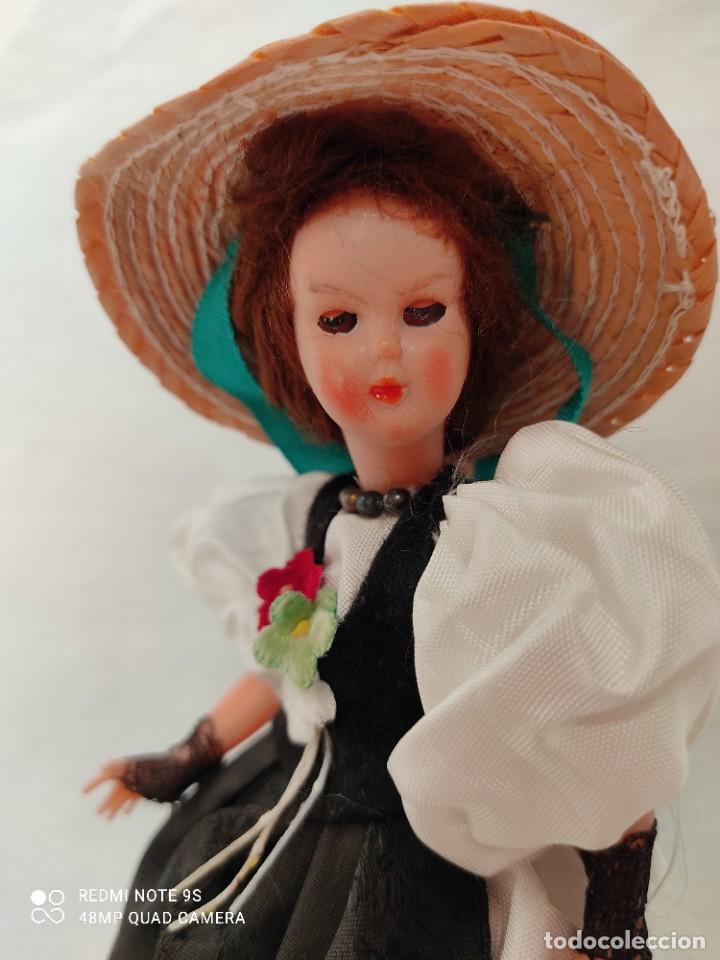 Mu&ntilde;ecas celuloide: Preciosa mu&ntilde;eca vintage de pl&aacute;stico duro con ojos durmientes - Foto 2