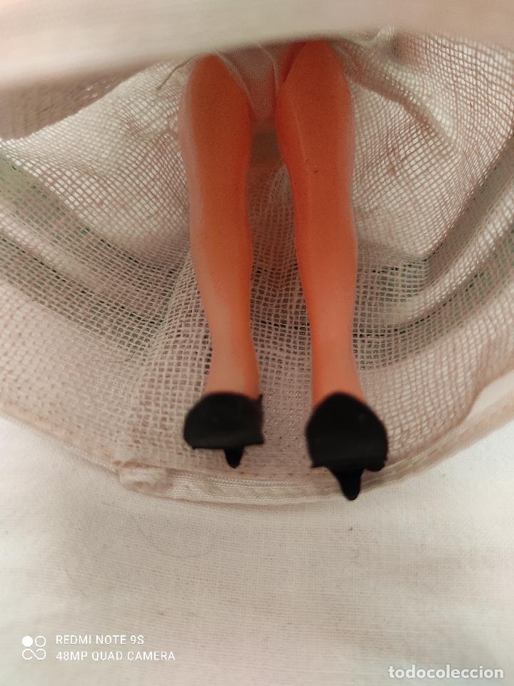 Mu&ntilde;ecas celuloide: Preciosa mu&ntilde;eca vintage de pl&aacute;stico duro con ojos durmientes - Foto 7