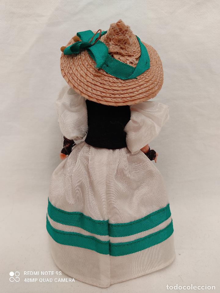 Mu&ntilde;ecas celuloide: Preciosa mu&ntilde;eca vintage de pl&aacute;stico duro con ojos durmientes - Foto 5