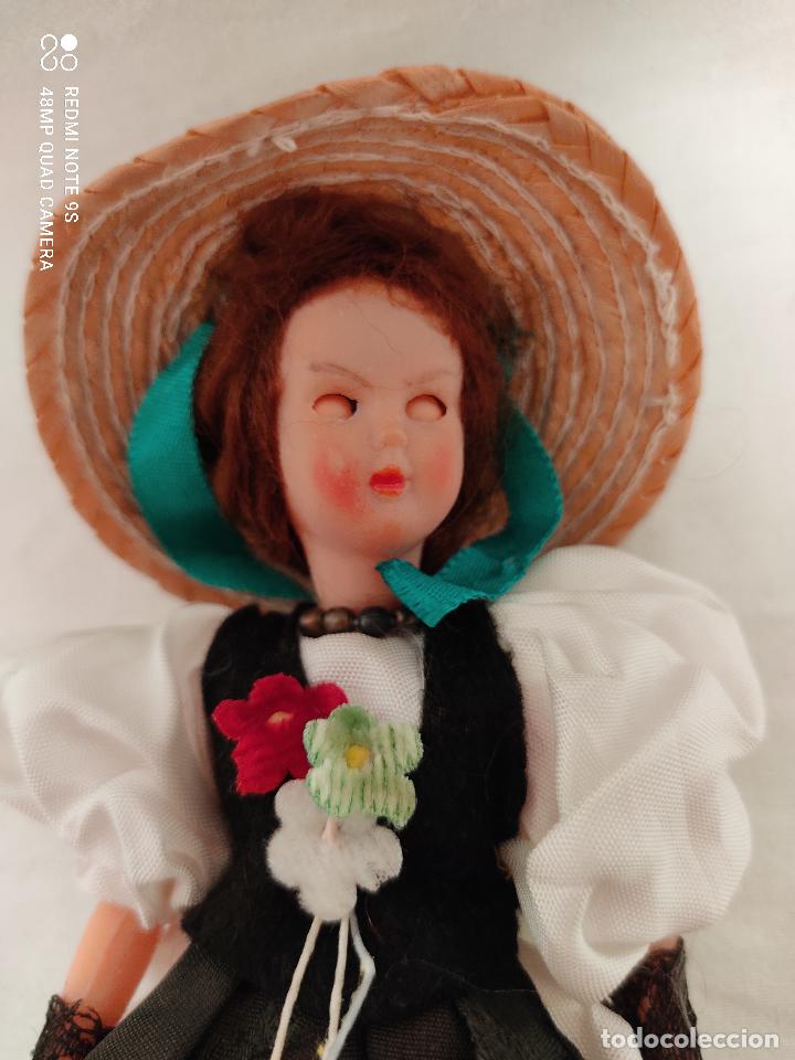 Mu&ntilde;ecas celuloide: Preciosa mu&ntilde;eca vintage de pl&aacute;stico duro con ojos durmientes - Foto 12
