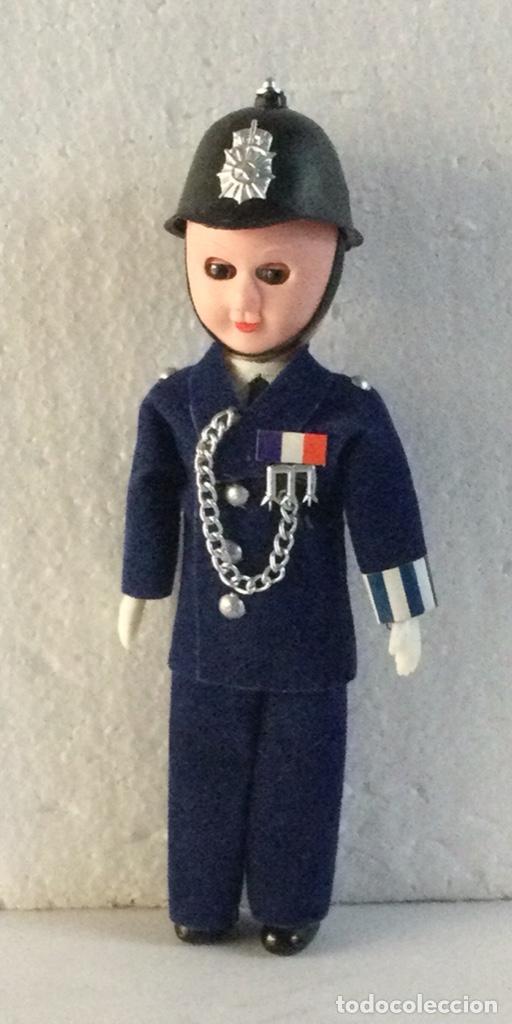 Mu&ntilde;ecas celuloide: Polic&iacute;a frances. Ojos oscilantes. Antiguo - Foto 1