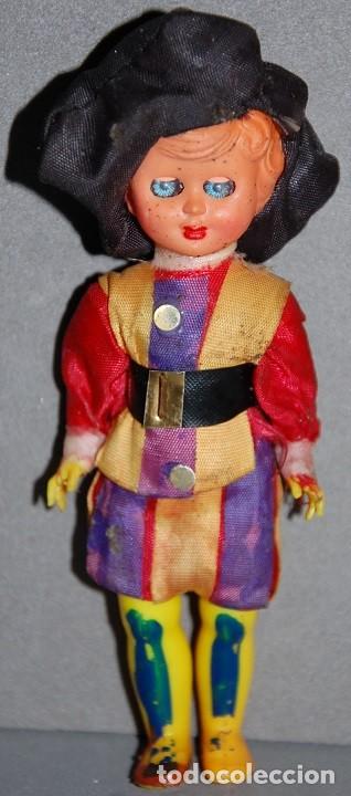 Mu&ntilde;ecas celuloide: ANTIGUO MU&Ntilde;ECO DE CELULOIDE GUARDIA SUIZA DEL VATICANO - Foto 1