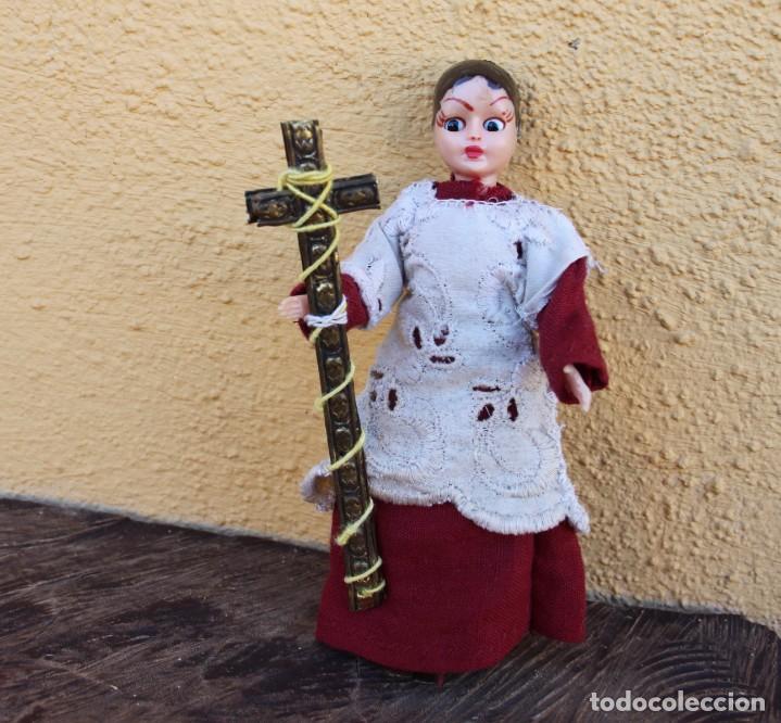 Mu&ntilde;ecas celuloide: Mu&ntilde;eco monaguillo de celuloide, con cruz procesional; a&ntilde;os 40 - Foto 5