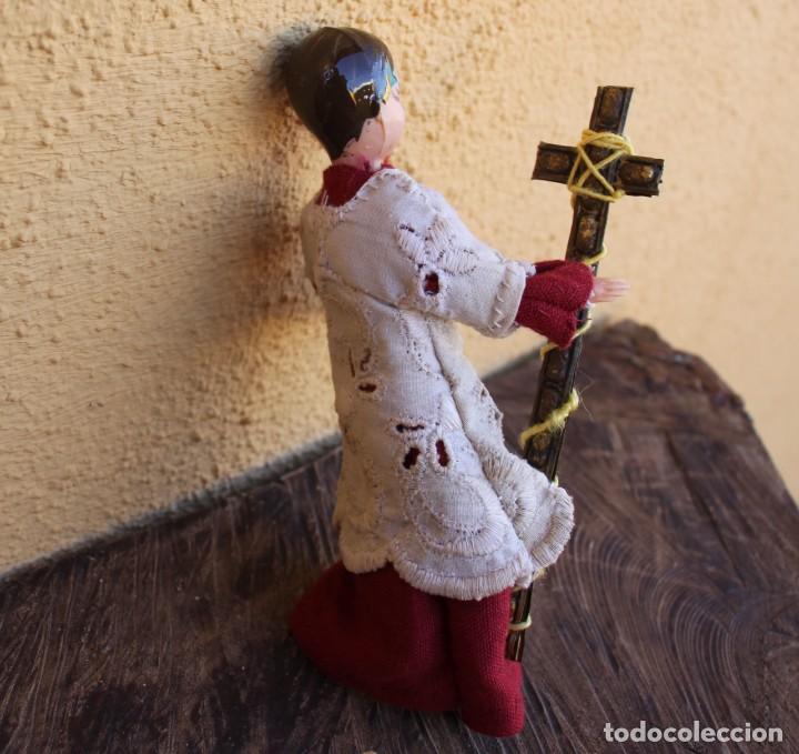 Mu&ntilde;ecas celuloide: Mu&ntilde;eco monaguillo de celuloide, con cruz procesional; a&ntilde;os 40 - Foto 8