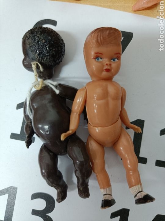 Mu&ntilde;ecas celuloide: Conjunto de mu&ntilde;ecos miniatura pl&aacute;stico duro a&ntilde;os 50 - Foto 1