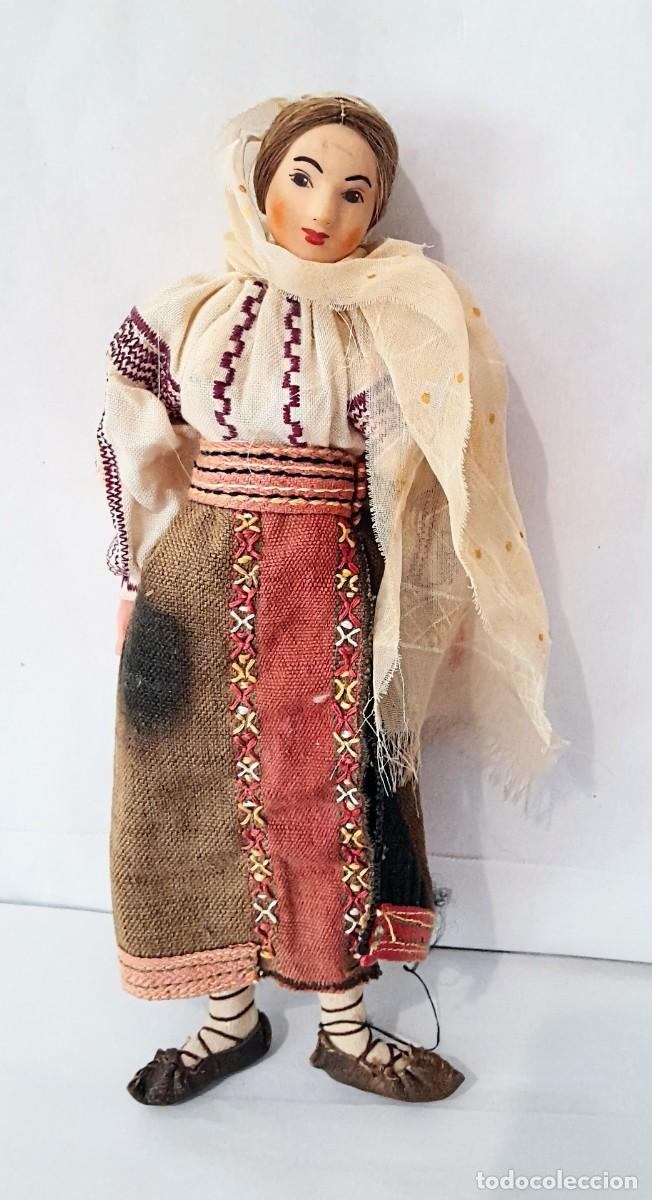 Bonecas Celuloide: Mu&ntilde;eca mu&ntilde;equita con traje tradicional rumana