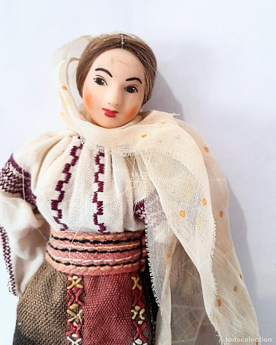 Mu&ntilde;ecas celuloide: Mu&ntilde;eca mu&ntilde;equita con traje tradicional rumana - Foto 2