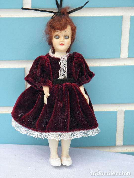 Mu&ntilde;ecas celuloide: Antigua mu&ntilde;eca victoriana de celuloide y ojos durmientes - Foto 1