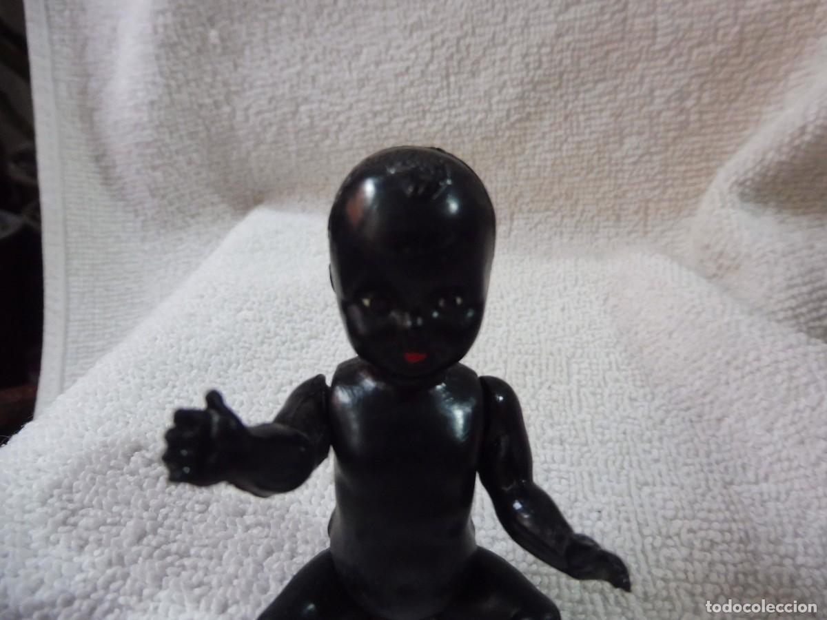 Mu&ntilde;ecas celuloide: Mu&ntilde;eca beb&eacute; celuloide o pl&aacute;stico duro negro 8 cm de alto sin marca - Foto 2