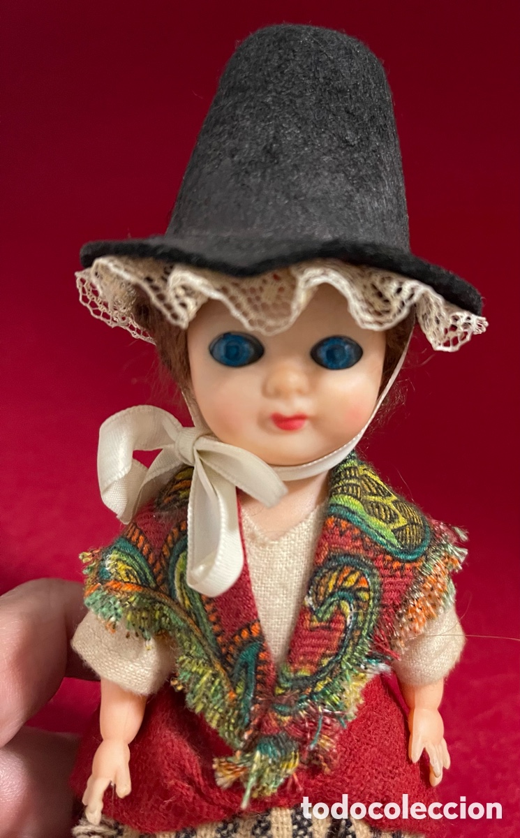 Mu&ntilde;ecas celuloide: Antigua Mu&ntilde;eca regional europea en celuloide. A&ntilde;os 60 - Foto 2