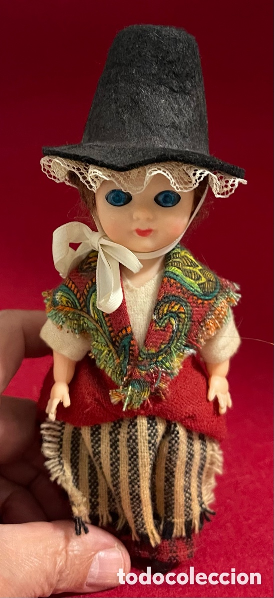 Mu&ntilde;ecas celuloide: Antigua Mu&ntilde;eca regional europea en celuloide. A&ntilde;os 60 - Foto 1