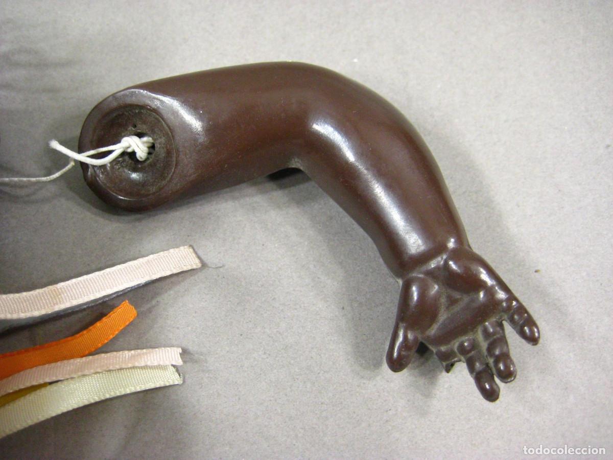 Mu&ntilde;ecas celuloide: Restos de una mu&ntilde;eca de celuloide Negra. Marca Tortuga. Germany. 30. - Foto 5