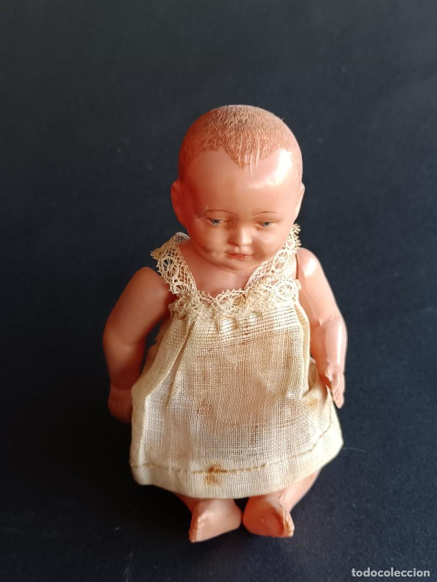 Mu&ntilde;ecas celuloide: Mu&ntilde;eca antigua de celuloide vestida - Foto 1