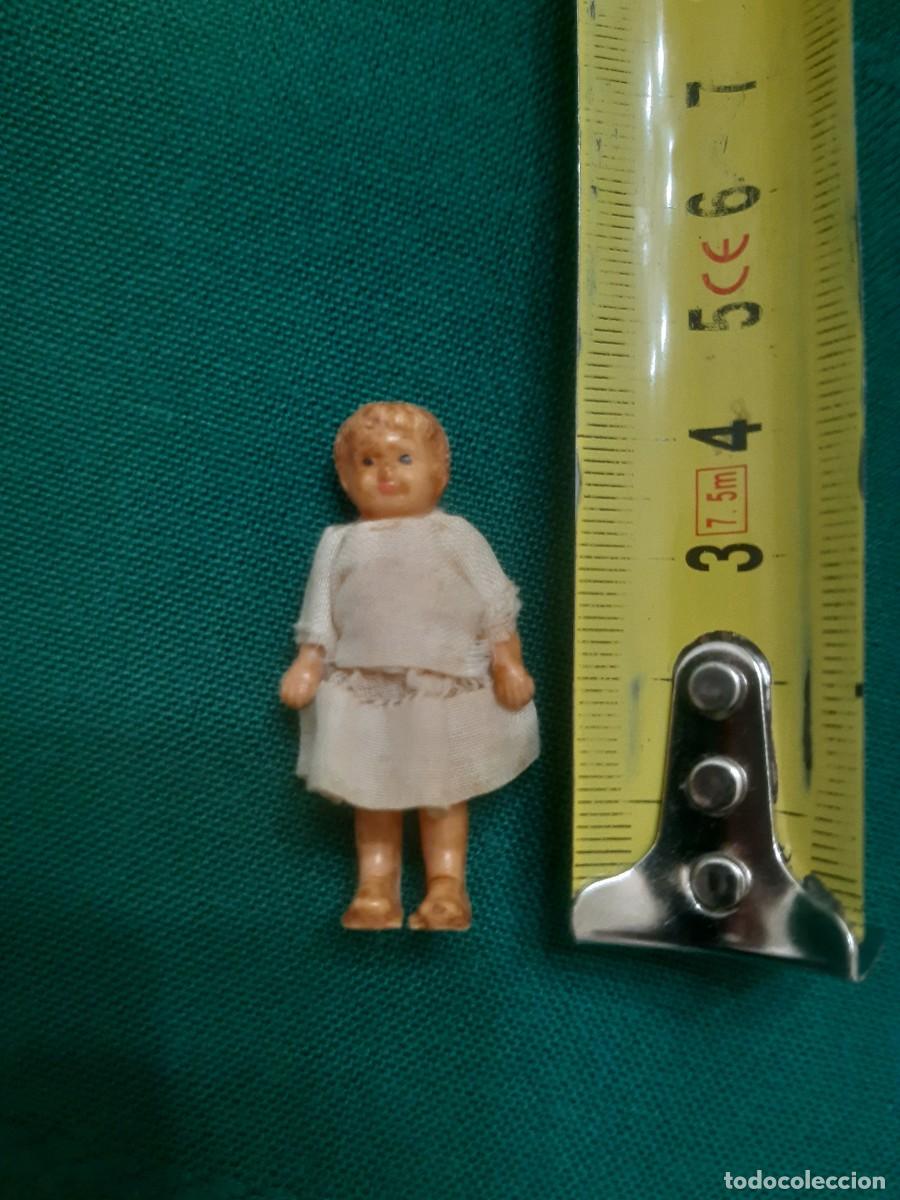 Mu&ntilde;ecas celuloide: Peque&ntilde;a mu&ntilde;eca de celuloide pric&iacute;pio siglo XX. 4,5 cm - Foto 1