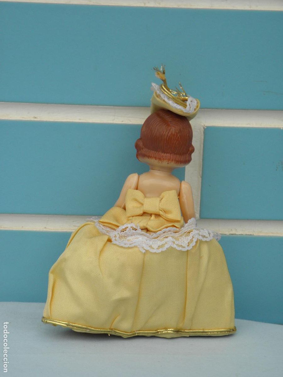 Mu&ntilde;ecas celuloide: Antigua mu&ntilde;eca peque&ntilde;a Pepe de celuloide, con vestido de Versalles - Foto 2