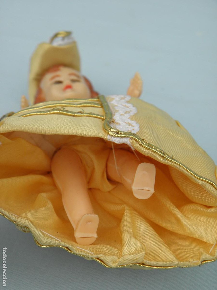 Mu&ntilde;ecas celuloide: Antigua mu&ntilde;eca peque&ntilde;a Pepe de celuloide, con vestido de Versalles - Foto 3