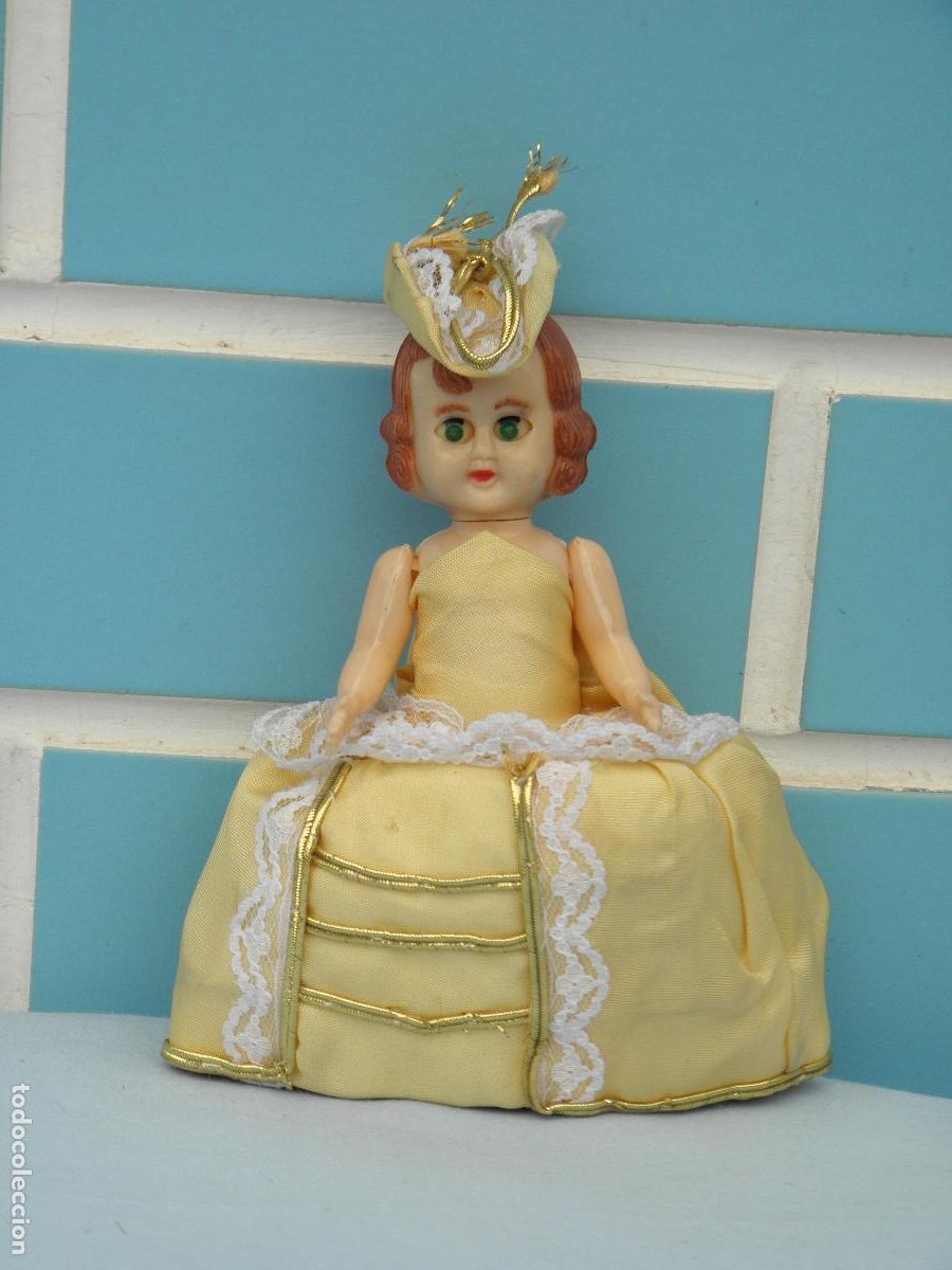 Mu&ntilde;ecas celuloide: Antigua mu&ntilde;eca peque&ntilde;a Pepe de celuloide, con vestido de Versalles - Foto 1