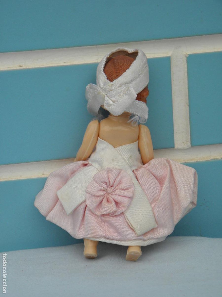 Mu&ntilde;ecas celuloide: Antigua mu&ntilde;eca peque&ntilde;a Pepe de celuloide, con vestido de gala - Foto 2