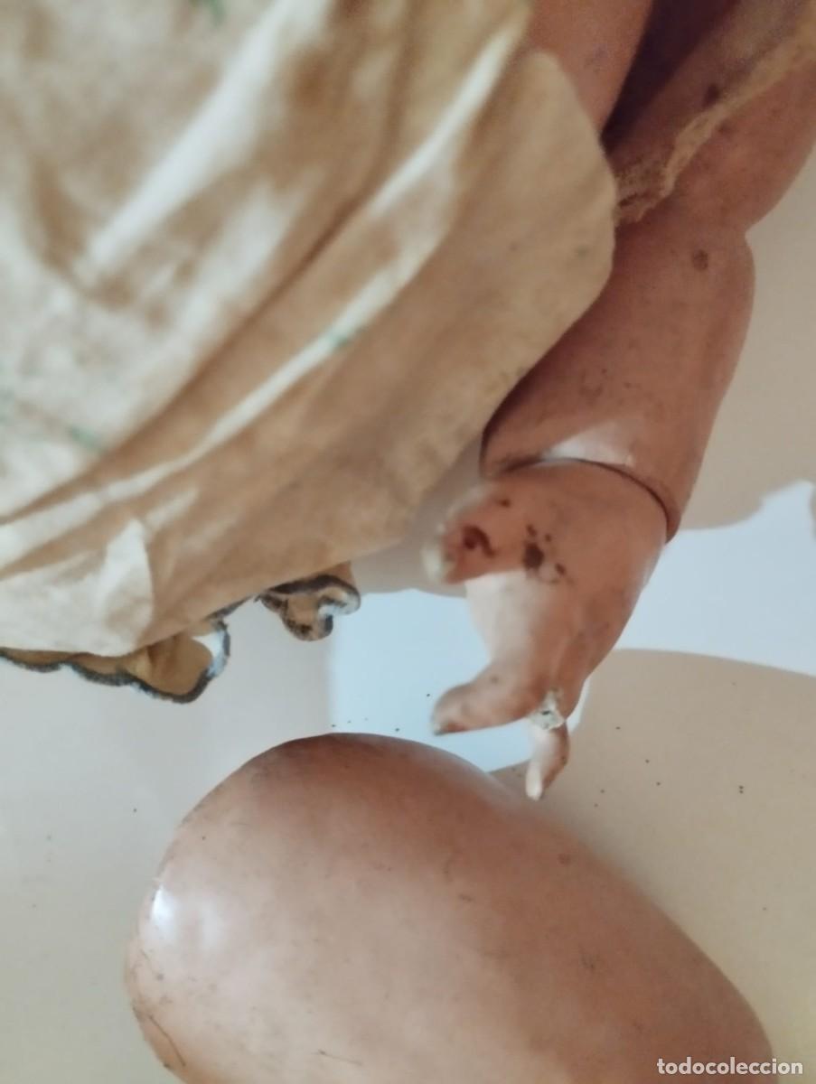 Mu&ntilde;ecas celuloide: Antiguo bebe de cart&oacute;n de 52 cm, desarmado - Foto 2