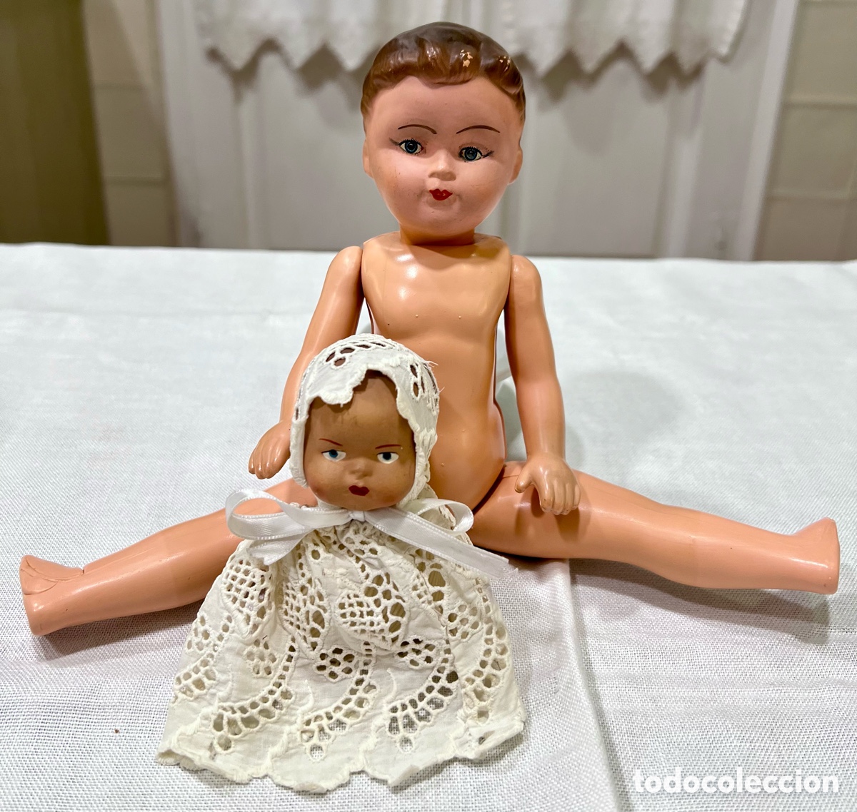 Mu&ntilde;ecas celuloide: Mu&ntilde;eco antiguo de celuloide y cabeza de beb&eacute; de terracota. - Foto 1