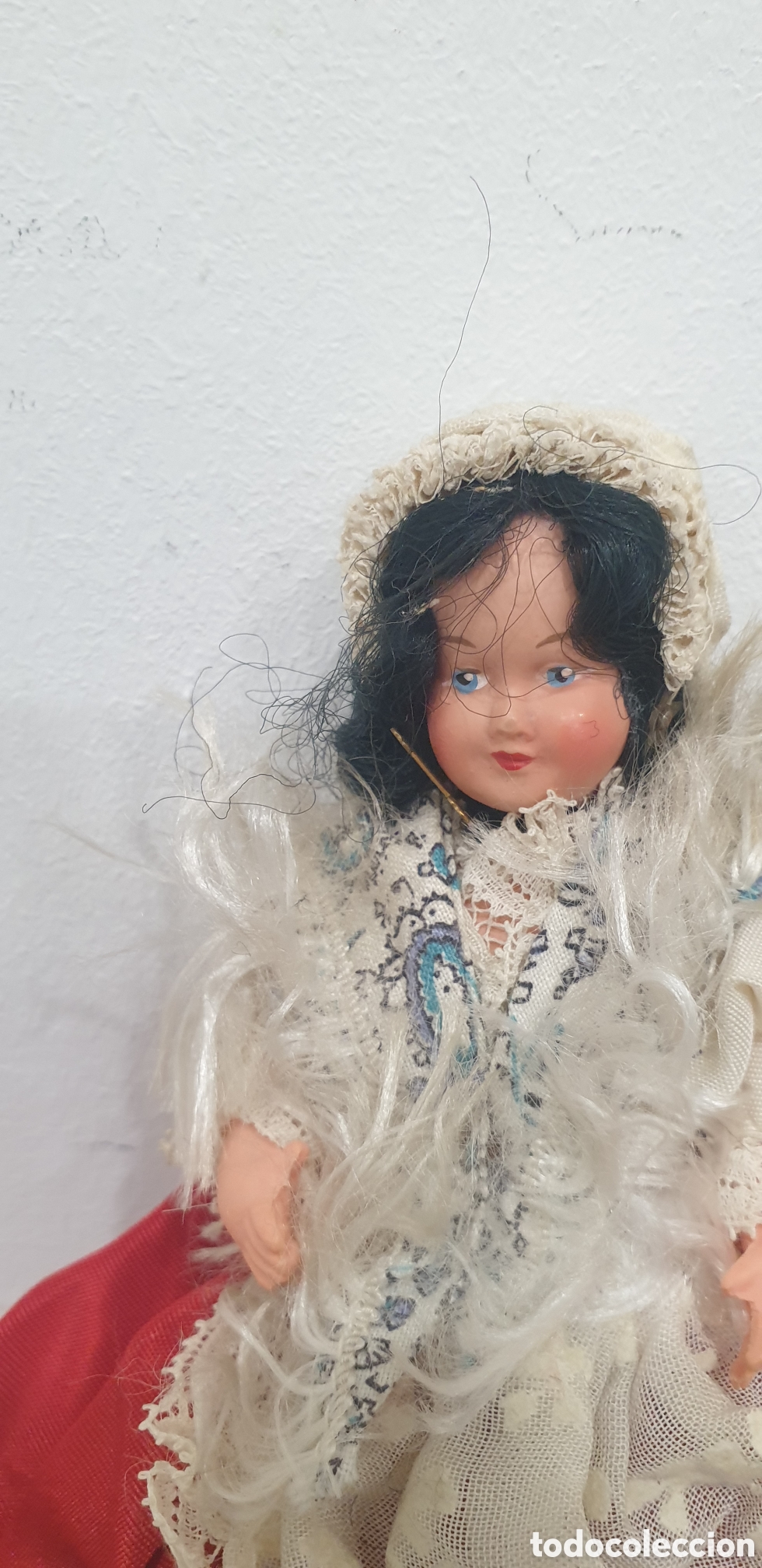 Mu&ntilde;ecas celuloide: Dos mu&ntilde;ecas antiguas de celuloide, traje t&iacute;pico europeo - Foto 2