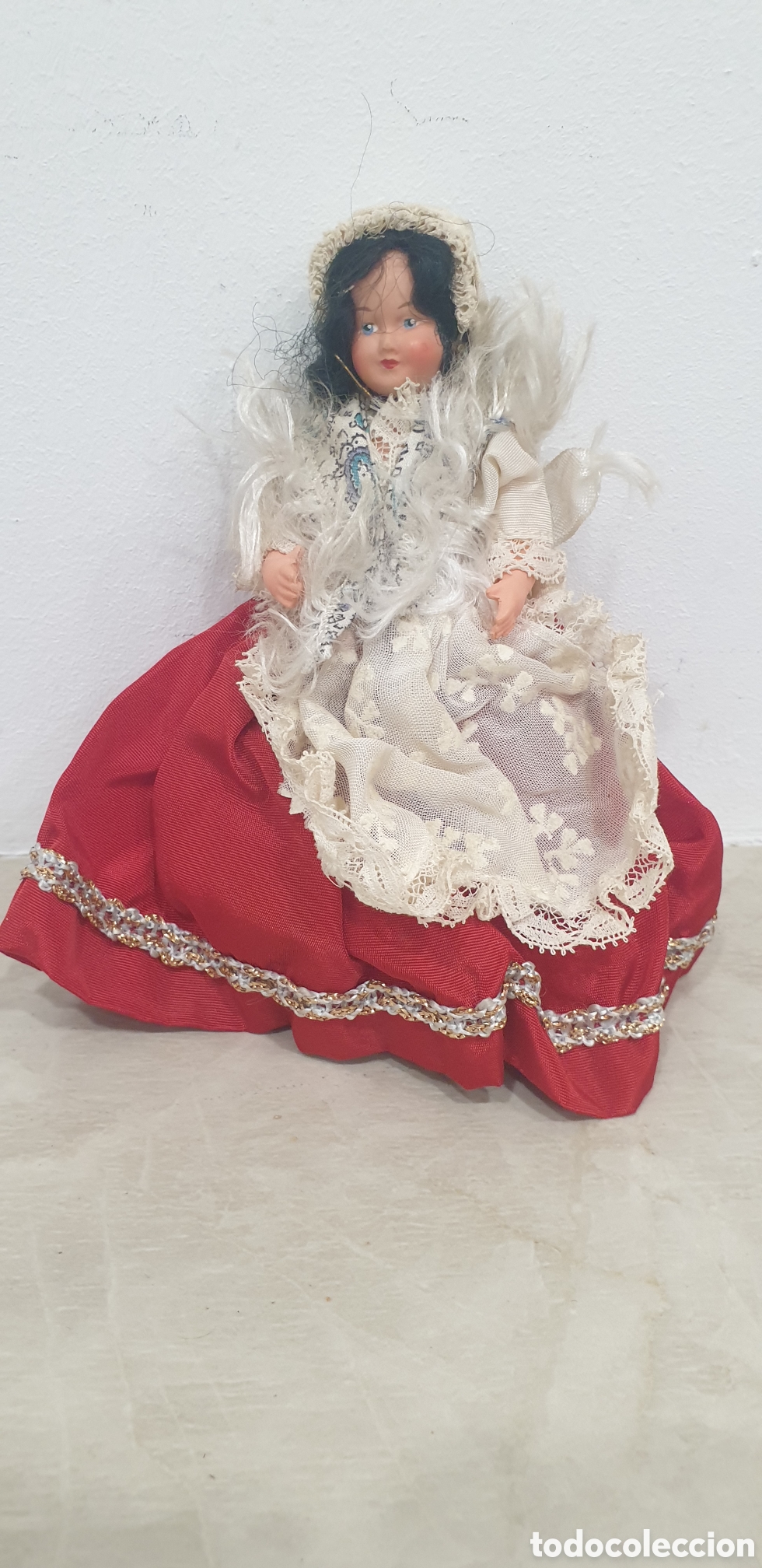 Mu&ntilde;ecas celuloide: Dos mu&ntilde;ecas antiguas de celuloide, traje t&iacute;pico europeo - Foto 3