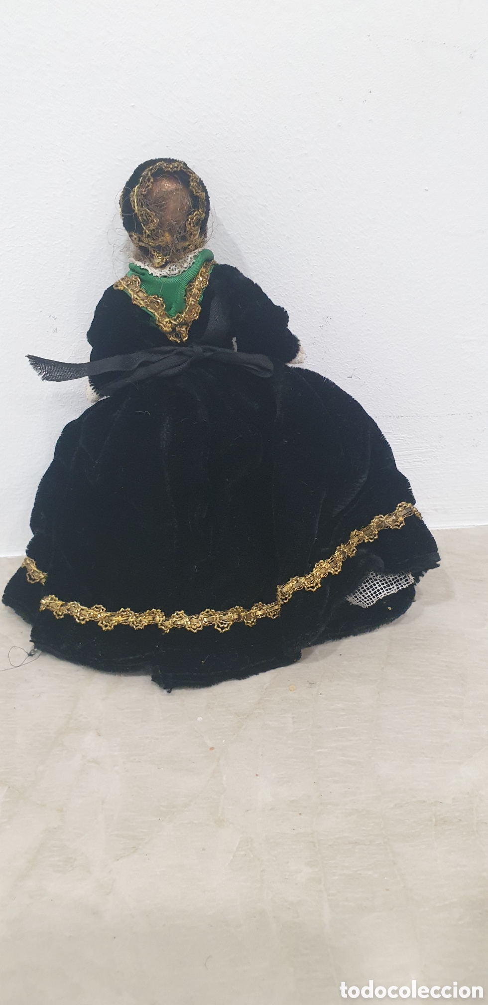 Mu&ntilde;ecas celuloide: Mu&ntilde;eca antigua con traje t&iacute;pico europeo - Foto 3