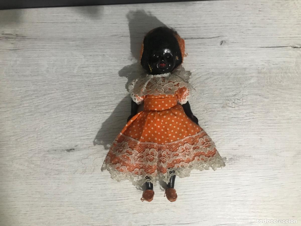 Mu&ntilde;ecas celuloide: Mu&ntilde;eca regional negra de pl&aacute;stico o celuloide - Foto 1