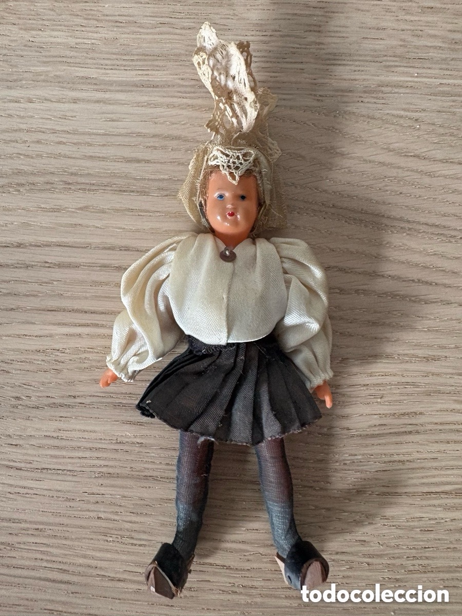 Mu&ntilde;ecas celuloide: Mu&ntilde;eca celuloide regional francesa (A19) - Foto 1