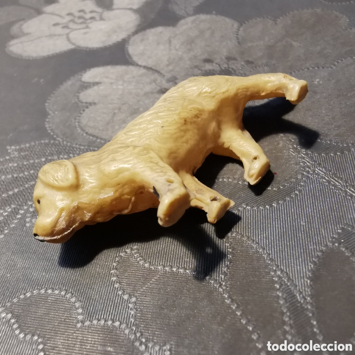 Mu&ntilde;ecas celuloide: Perrito de celuloide. Tiene un agujerito en cada pata. 6cm - Foto 2