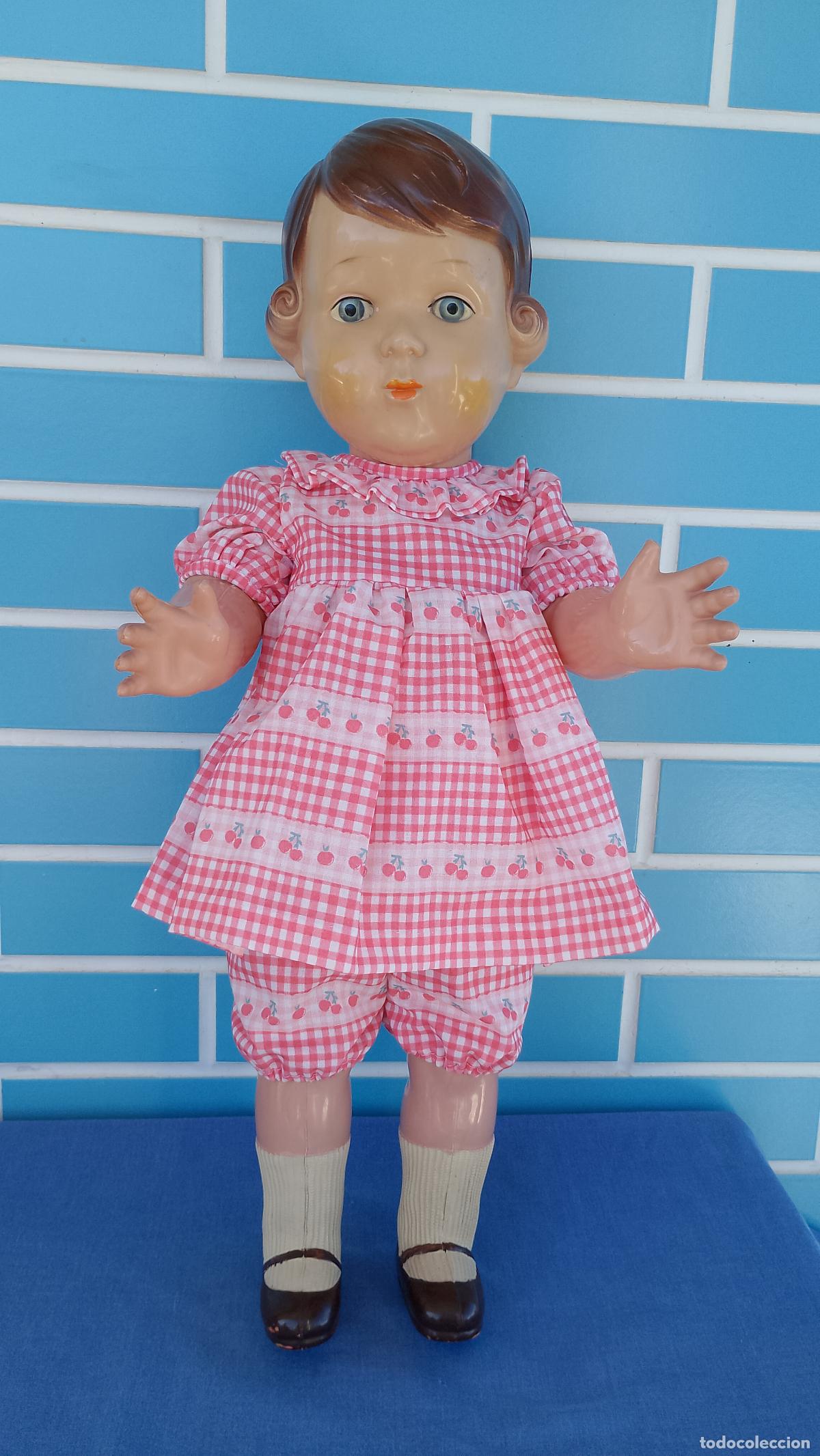 Mu&ntilde;ecas celuloide: Antigua mu&ntilde;eca de celuloide de los a&ntilde;os 50 de pelo moldeado, de 54 cm - Foto 2