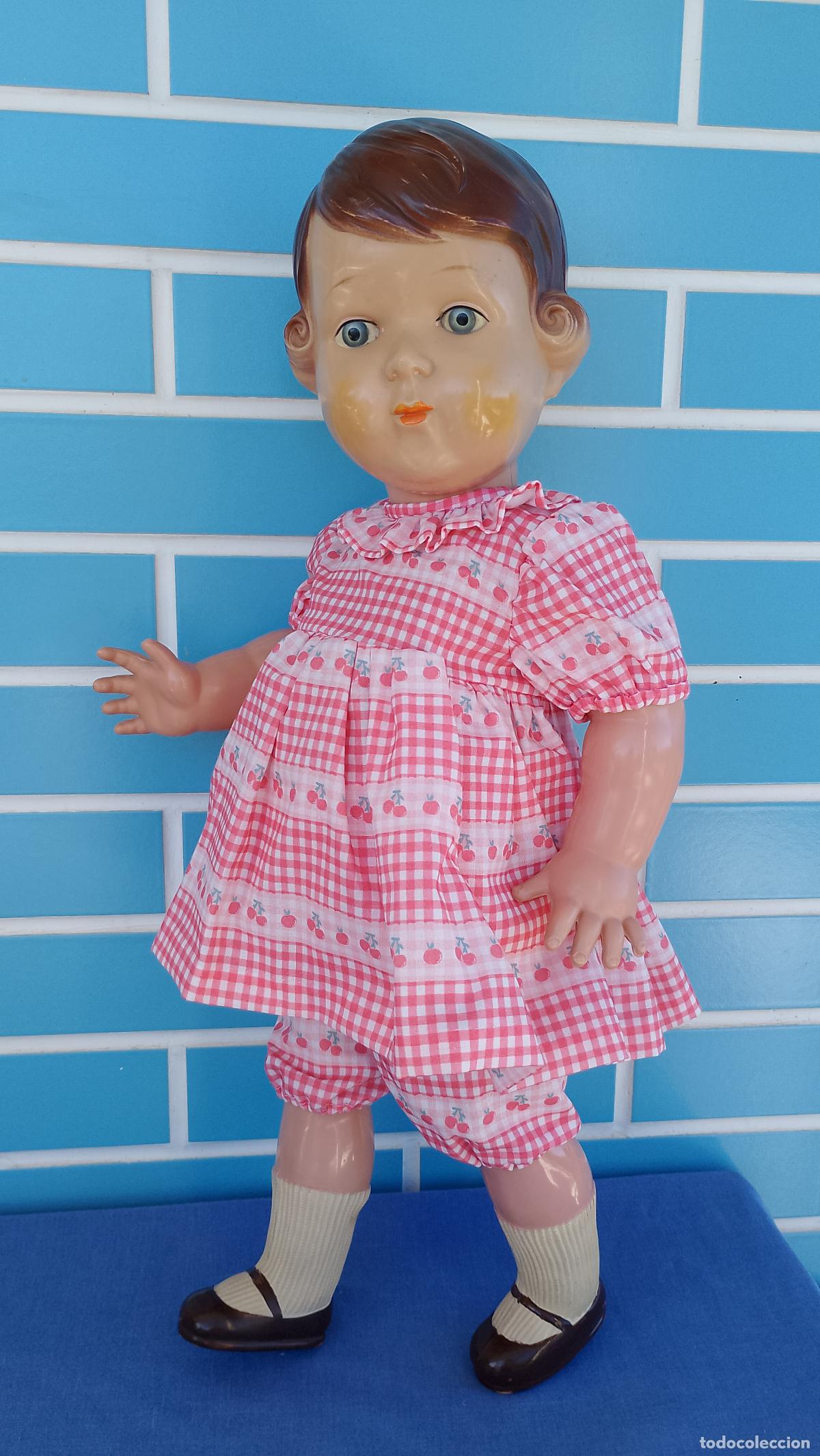Mu&ntilde;ecas celuloide: Antigua mu&ntilde;eca de celuloide de los a&ntilde;os 50 de pelo moldeado, de 54 cm - Foto 1