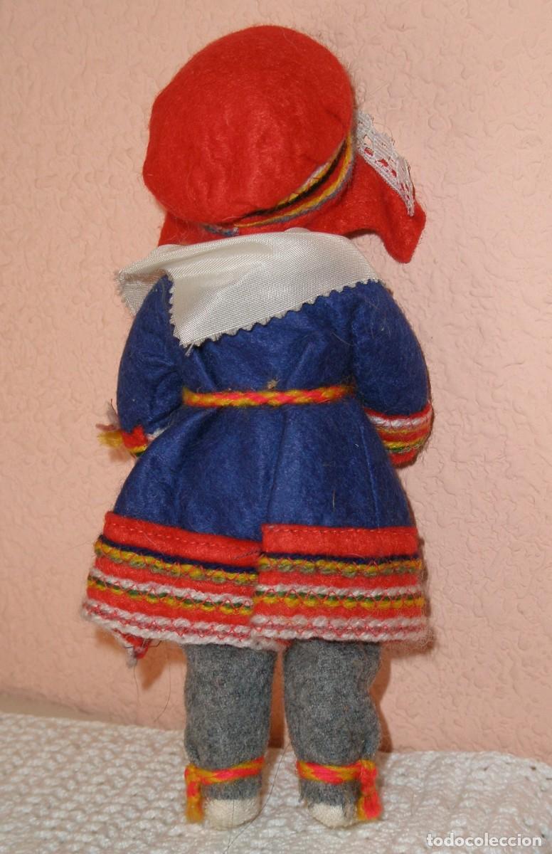Mu&ntilde;ecas celuloide: Mu&ntilde;eco de Finlandia en ropa tradicional. Celuloide. 19 cm. - Foto 2
