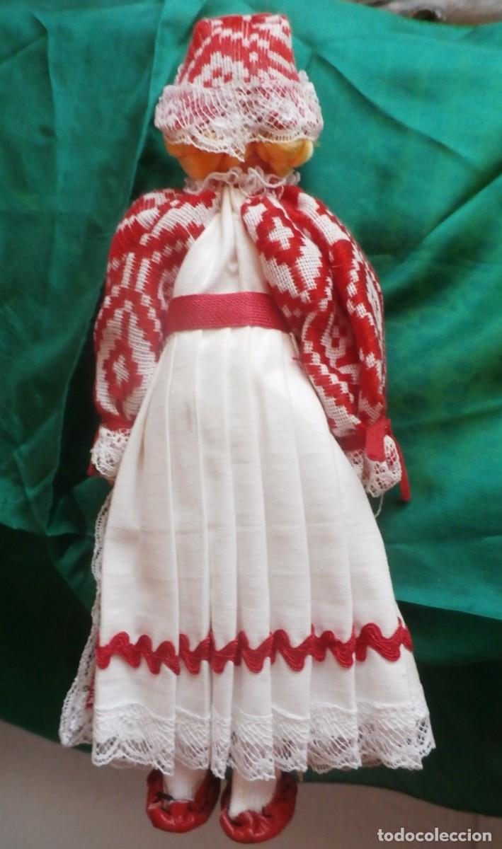 Mu&ntilde;ecas celuloide: Mu&ntilde;eca con traje tradicional, danesa. Goma y celuloide. 23 cm - Foto 2