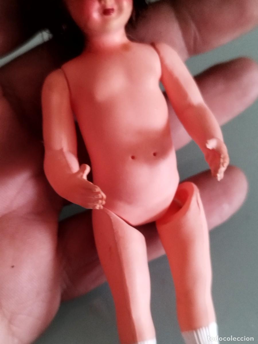 Mu&ntilde;ecas celuloide: Antigua peque&ntilde;a mu&ntilde;eca de celuloide francesa, con peluca. - Foto 3