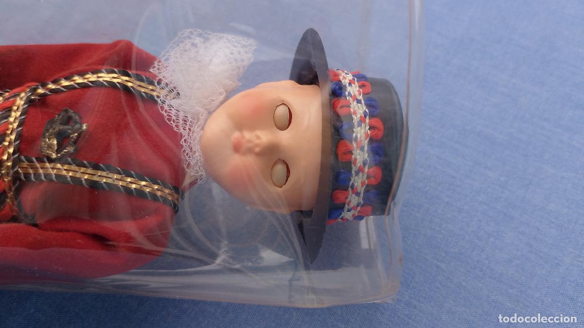 Mu&ntilde;ecas celuloide: Antiguo mu&ntilde;eco ingl&eacute;s de celuloide Beefeater - Foto 3
