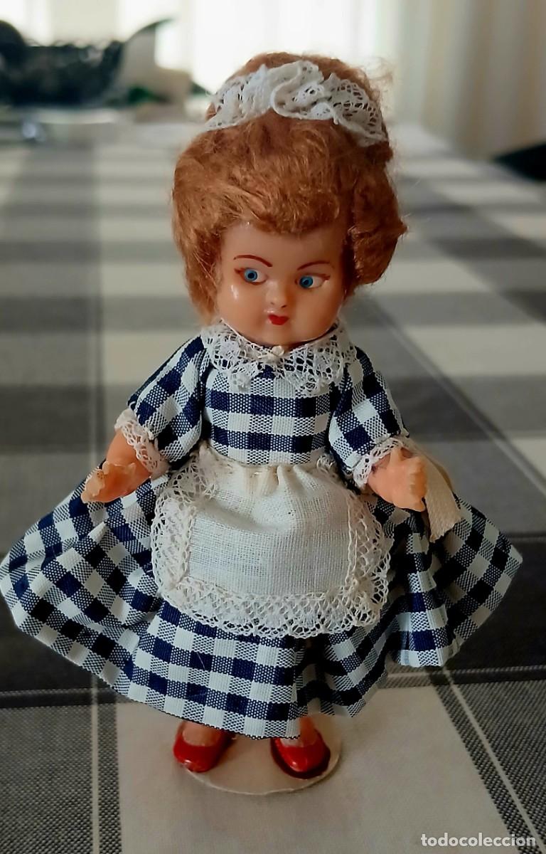 Mu&ntilde;ecas celuloide: MU&Ntilde;ECA de 10 CM CON OJOS DURMIENTES