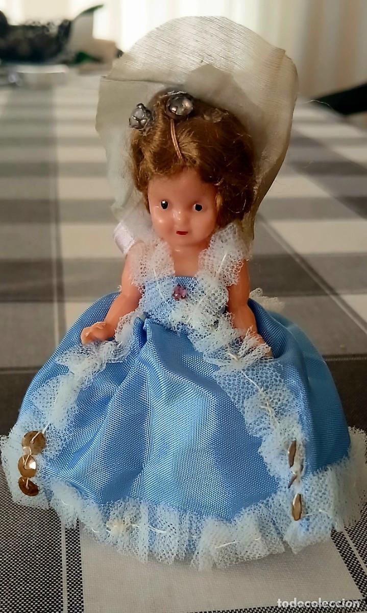 Mu&ntilde;ecas celuloide: MU&Ntilde;ECA de 10 CM VESRIDA DE &Eacute;POCA