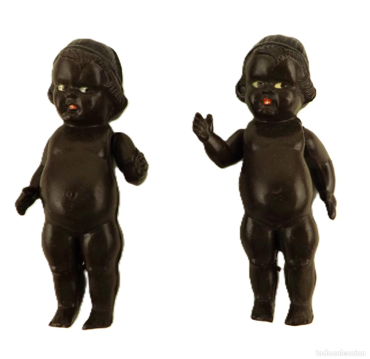 Mu&ntilde;ecas celuloide: Pareja de antiguos mu&ntilde;ecos miniatura de celuloide. D&eacute;cada de los 50 - Foto 1