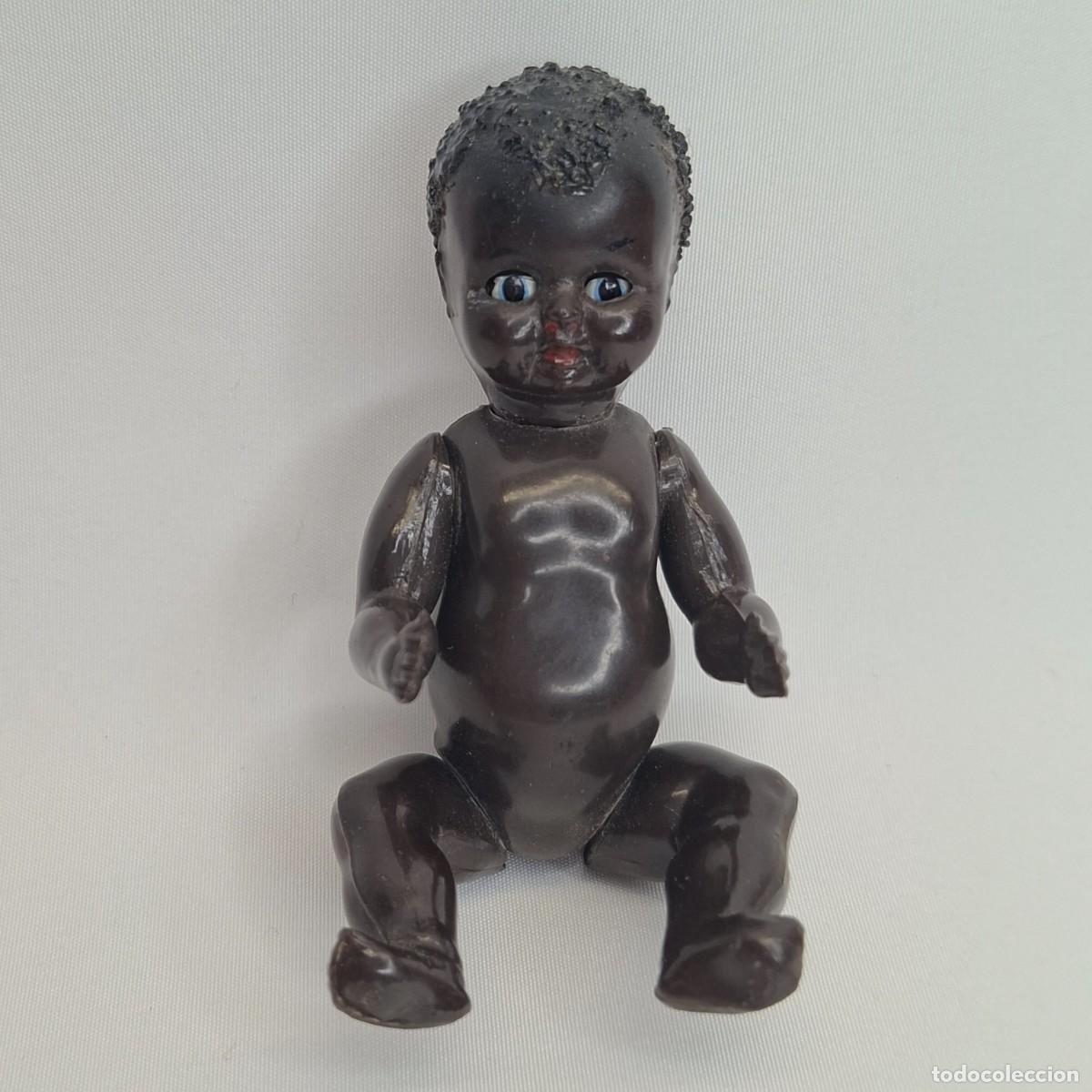 Mu&ntilde;ecas celuloide: MU&Ntilde;ECO BEBE DE CELULOIDE NEGRO, OJOS DURMIENTES MIDE 9 cm.