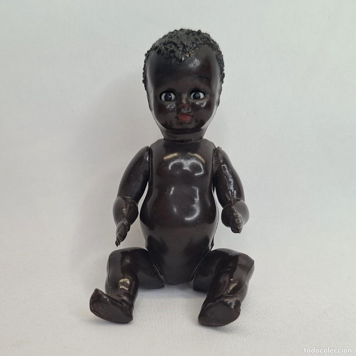 Mu&ntilde;ecas celuloide: MU&Ntilde;ECO BEBE DE CELULOIDE NEGRO, OJOS DURMIENTES MIDE 9 cm.
