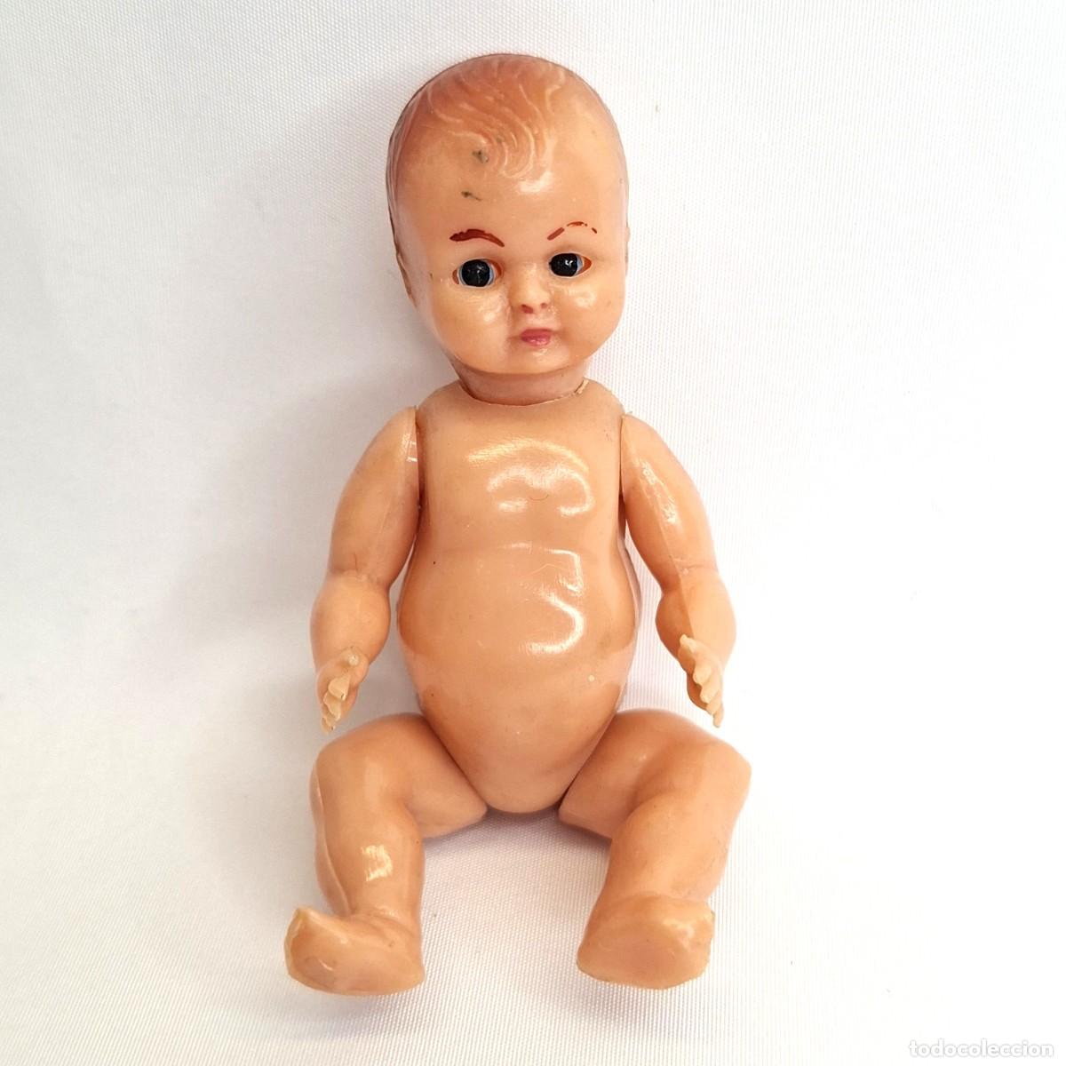 Mu&ntilde;ecas celuloide: MU&Ntilde;ECO BEBE DE CELULOIDE , OJOS DURMIENTES MIDE 9 cm.