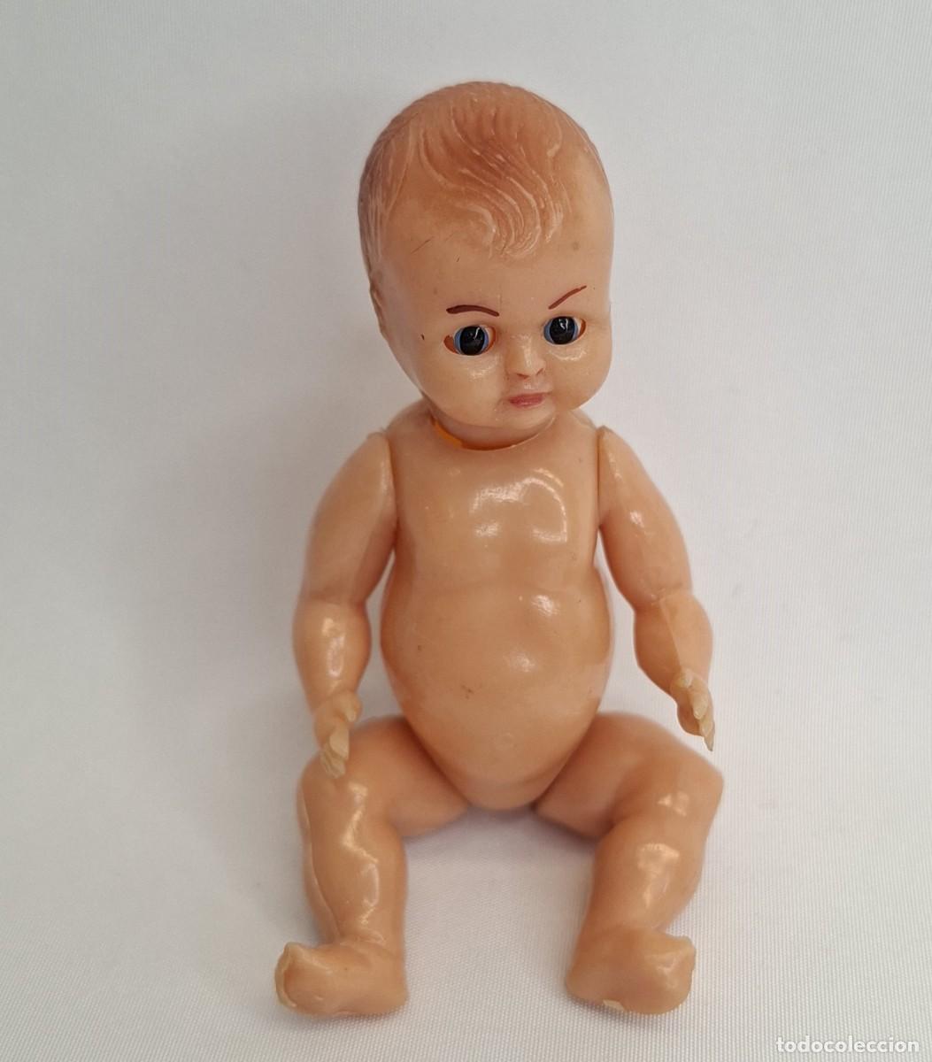 Mu&ntilde;ecas celuloide: MU&Ntilde;ECO BEBE DE CELULOIDE , OJOS DURMIENTES MIDE 9 cm.